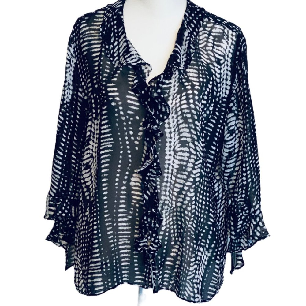 🌴 Chico’s Top - Size 2 - Picture 2 of 9